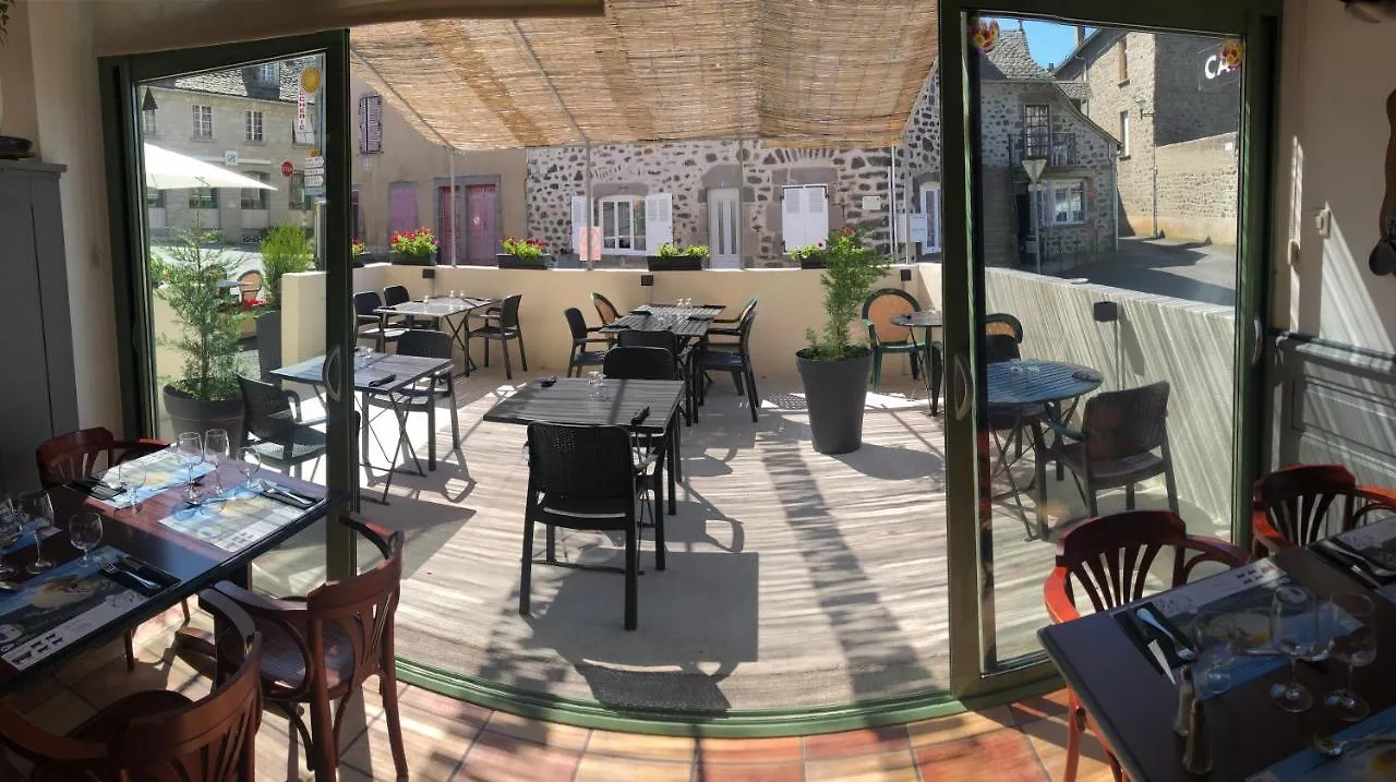 Logis Hotel Le Relais Des Remparts Allanche