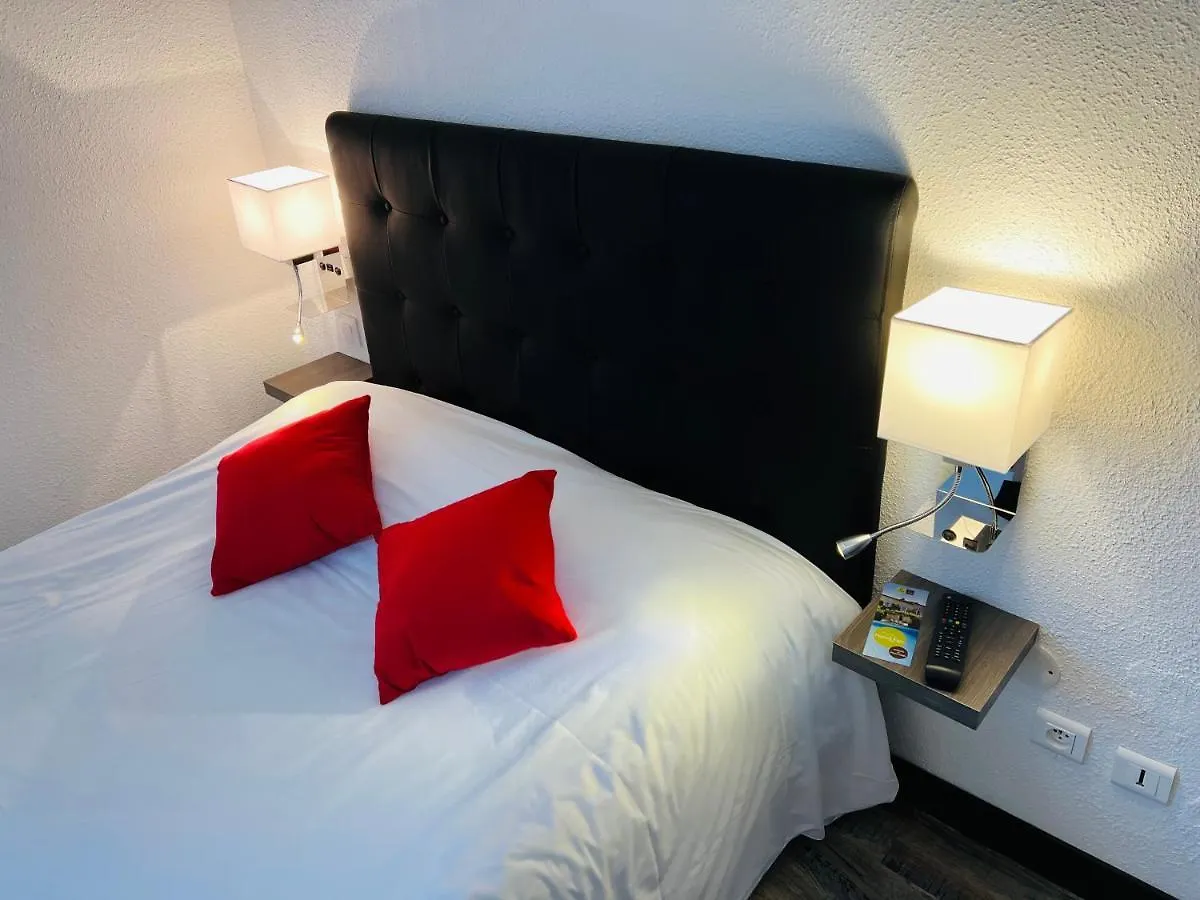 Logis Hotel Le Relais Des Remparts Allanche 2*,